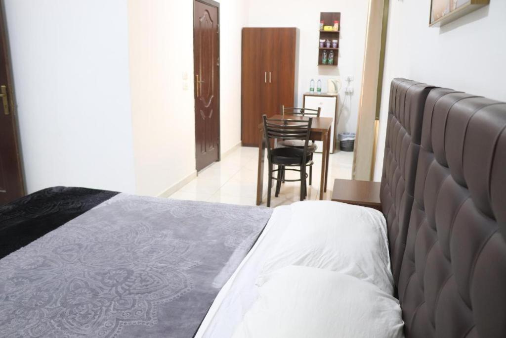 Salvador Dali Apartments Амман Экстерьер фото