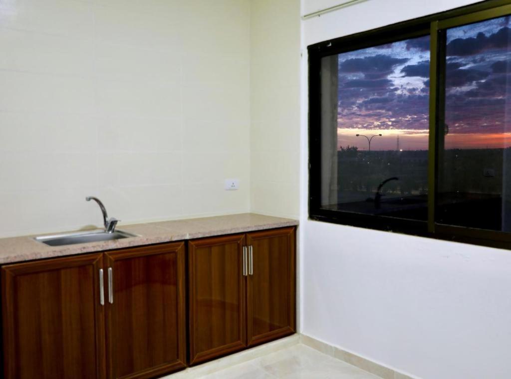 Salvador Dali Apartments Амман Экстерьер фото